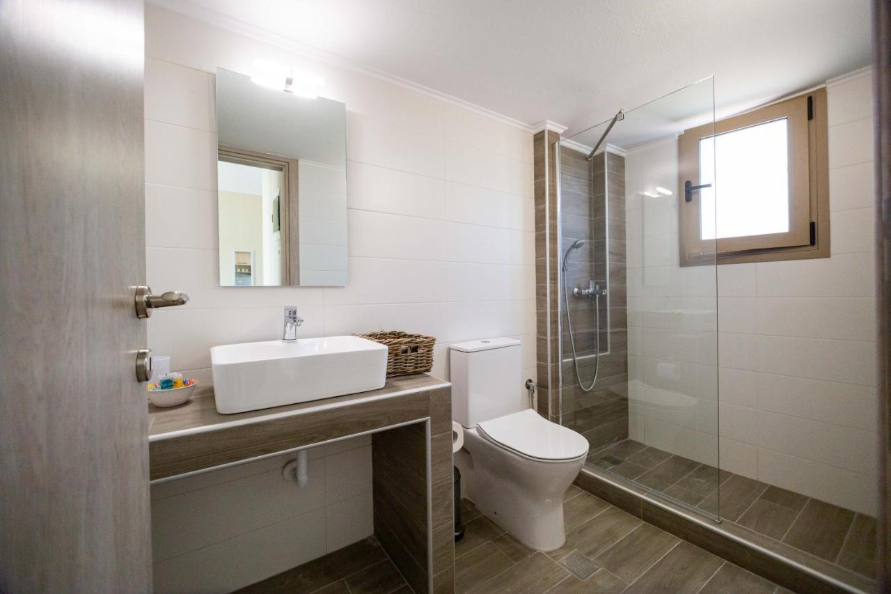 Varkes Suites 1 เนอาโปติไดอา ภายนอก รูปภาพ