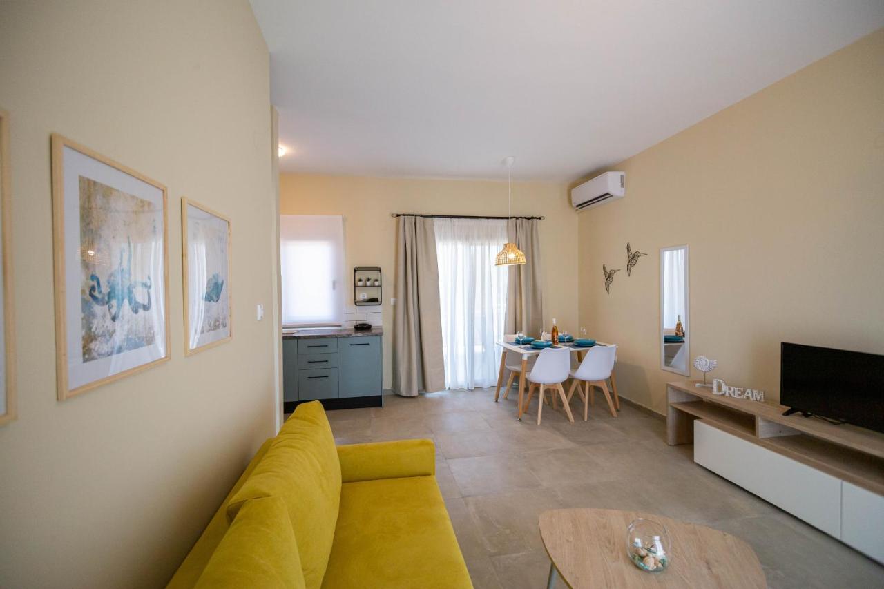 Varkes Suites 1 เนอาโปติไดอา ภายนอก รูปภาพ