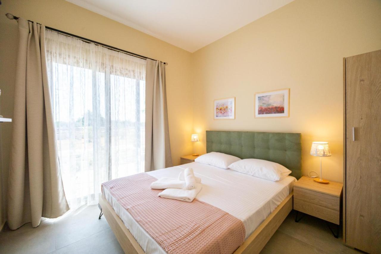Varkes Suites 1 เนอาโปติไดอา ภายนอก รูปภาพ